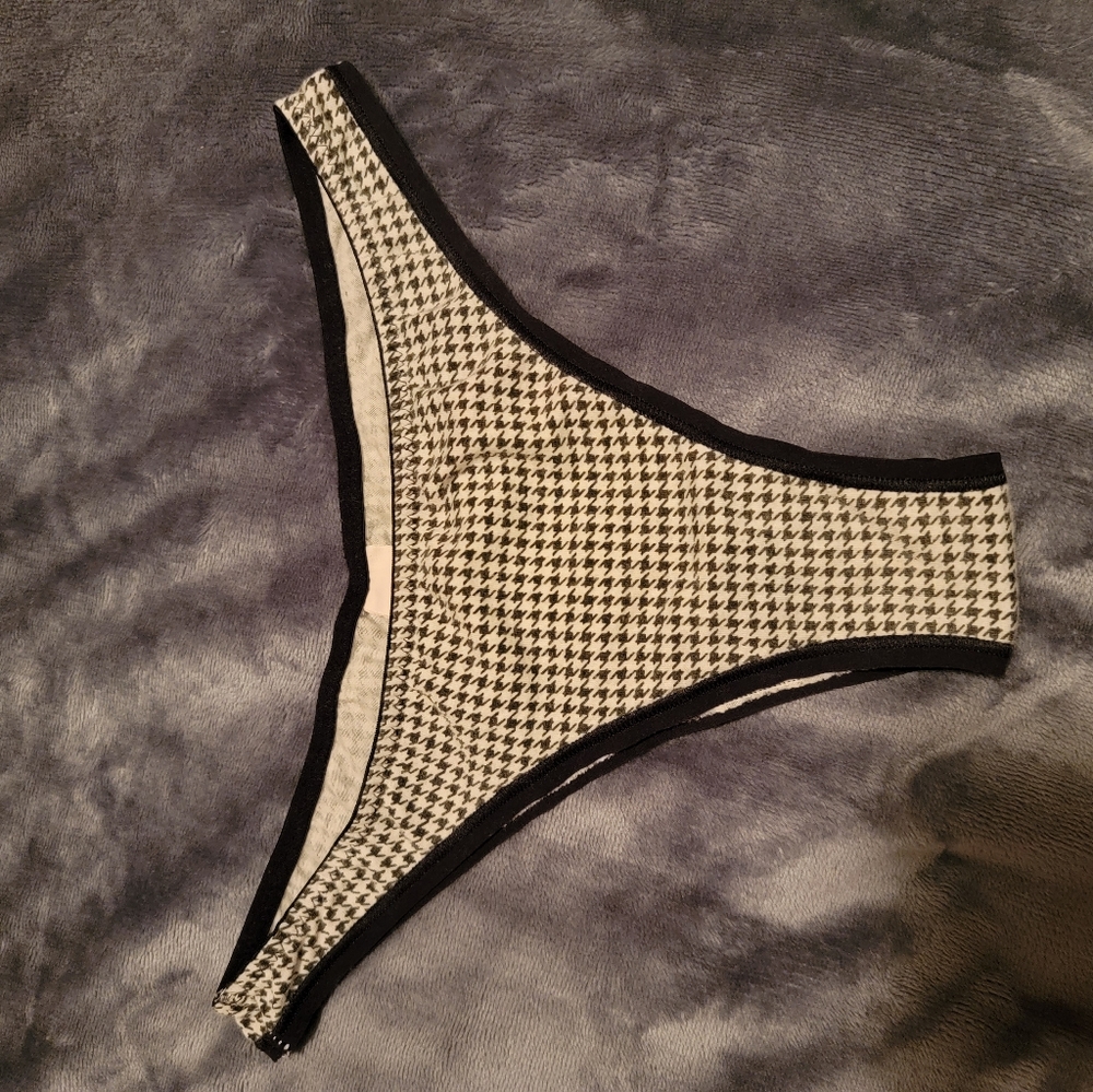 Panties - Picture 3 of 4